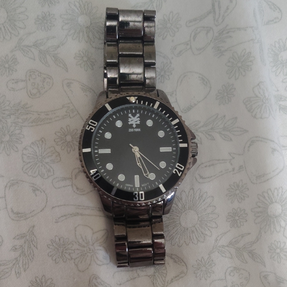 Zoo York Men's Watch with Black Dial and Silver Band